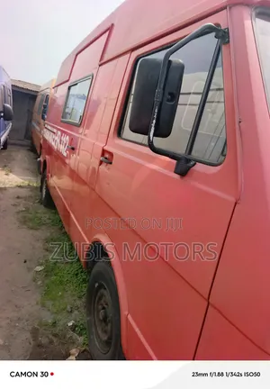Volkswagen LT 2000 Red
