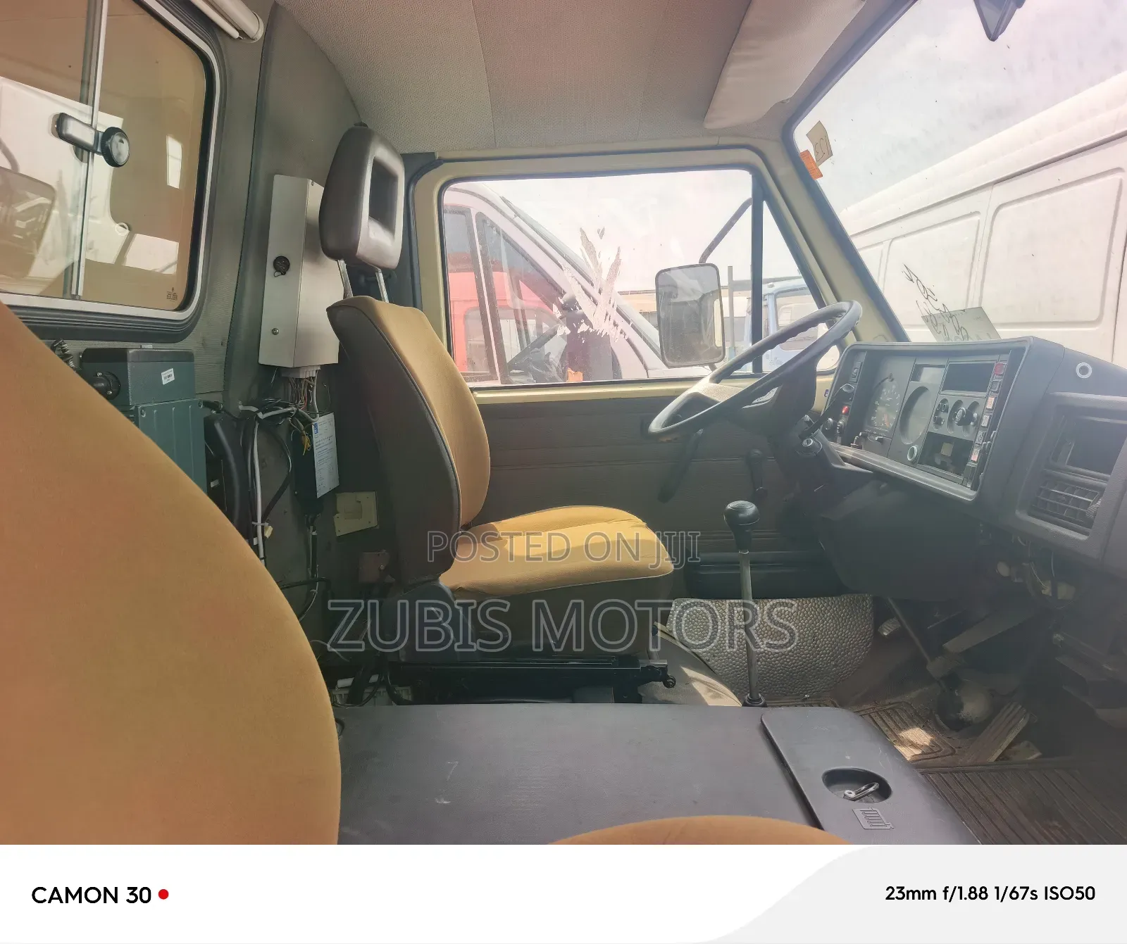 Volkswagen LT 2000 Red