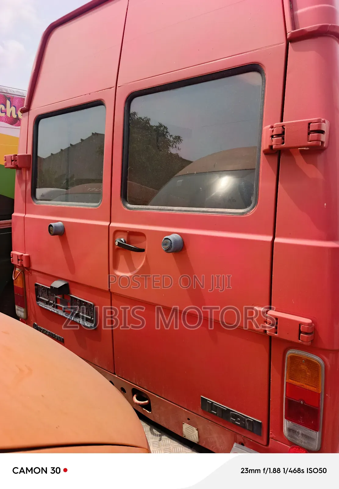 Volkswagen LT 2000 Red
