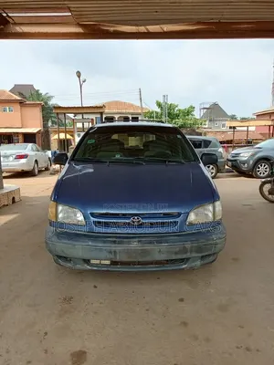 Toyota Sienna LE & 1 hatch 2000 Blue