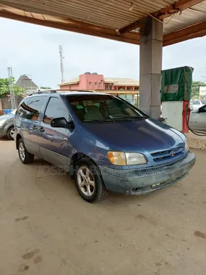 Toyota Sienna LE & 1 hatch 2000 Blue