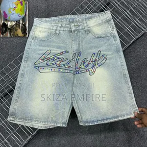 Baggy Unisex Light-Wash Denim Shorts