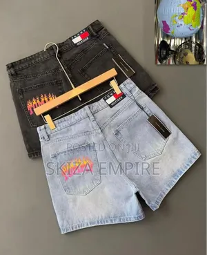 Baggy Unisex Light-Wash Denim Shorts