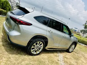 Toyota Highlander Limited 2021 Silver