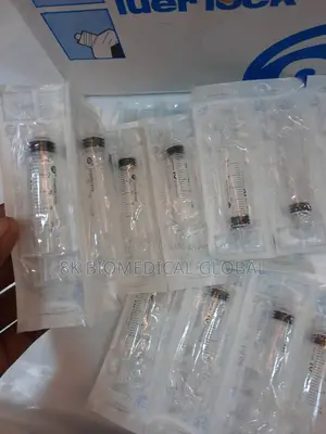 Medicina Iv Syringes With a Luer Lock Connection