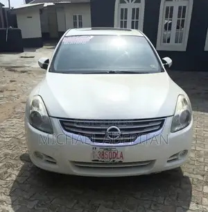 Nissan Altima 2.5 S Sedan 2012 White