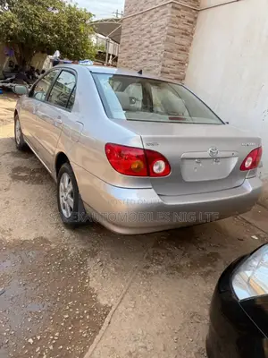Toyota Corolla 1.6 Sol 2004 Gold
