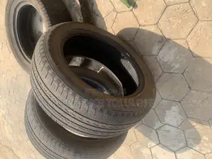 Car Tyre for Sale (Athree-a 235/55r18)