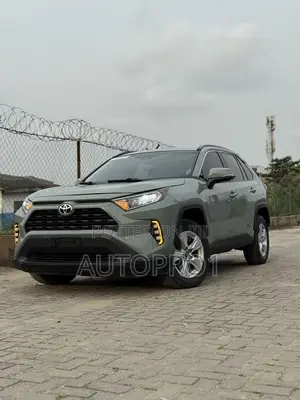 Toyota RAV4 XLE 2022 Gray