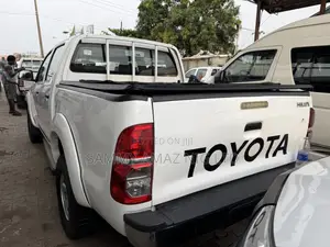 Toyota Hilux 2014 White