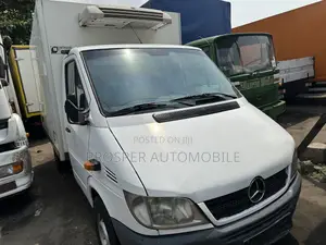 Mercedes Benz Cooling Van Truck Four Tires