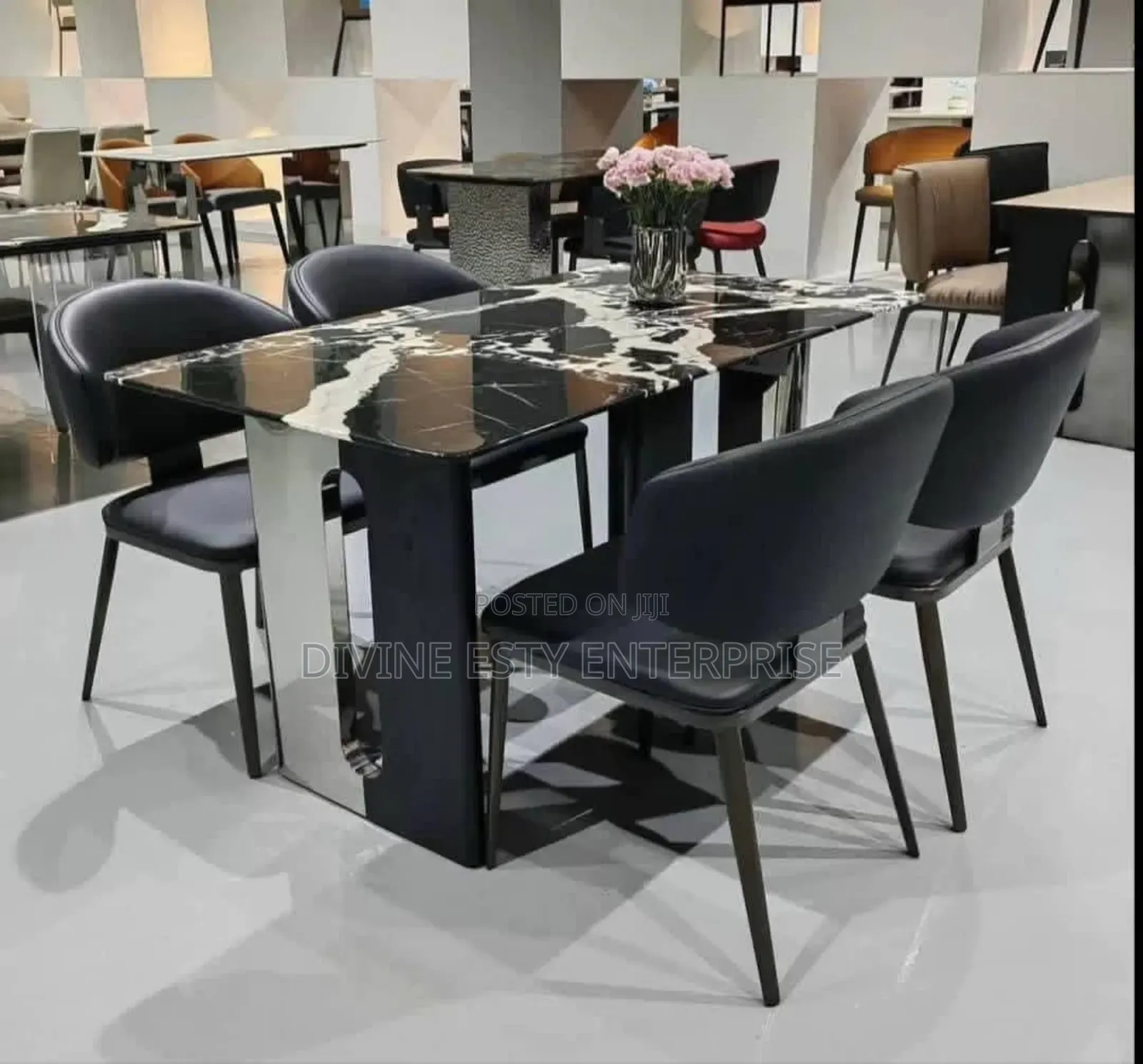 Luxurious Dinning Table Sets