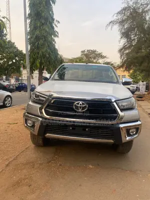 New Toyota Hilux 2025 Gray