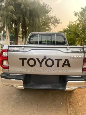 New Toyota Hilux 2025 Gray