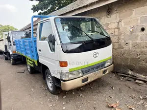 Toyota Dyna 100 (3y 2.4lr Petrol) Registered