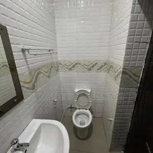 Luxury 2 Bedroom Apartment With Balcony Sit Out