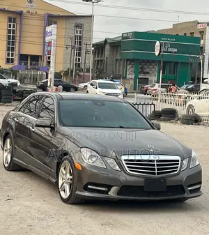 Mercedes-Benz E350 Base 2dr 4Matic Coupe AWD (3.5L 6cyl 7A) 2012 Brown