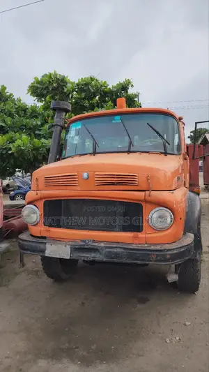 Company Used Mercedes Benz Well Maintained Truck