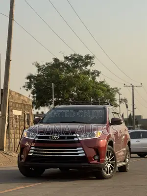 Toyota Highlander XLE 4x2 V6 (3.5L 6cyl 8A) 2018 Maroon