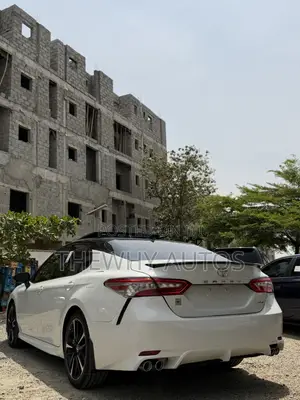 Toyota Camry XSE FWD (2.5L 4cyl 8AM) 2018 White