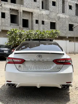 Toyota Camry XSE FWD (2.5L 4cyl 8AM) 2018 White
