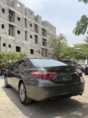 Toyota Camry SE 4dr Sedan (2.5L 4cyl 6A) 2015 Gray
