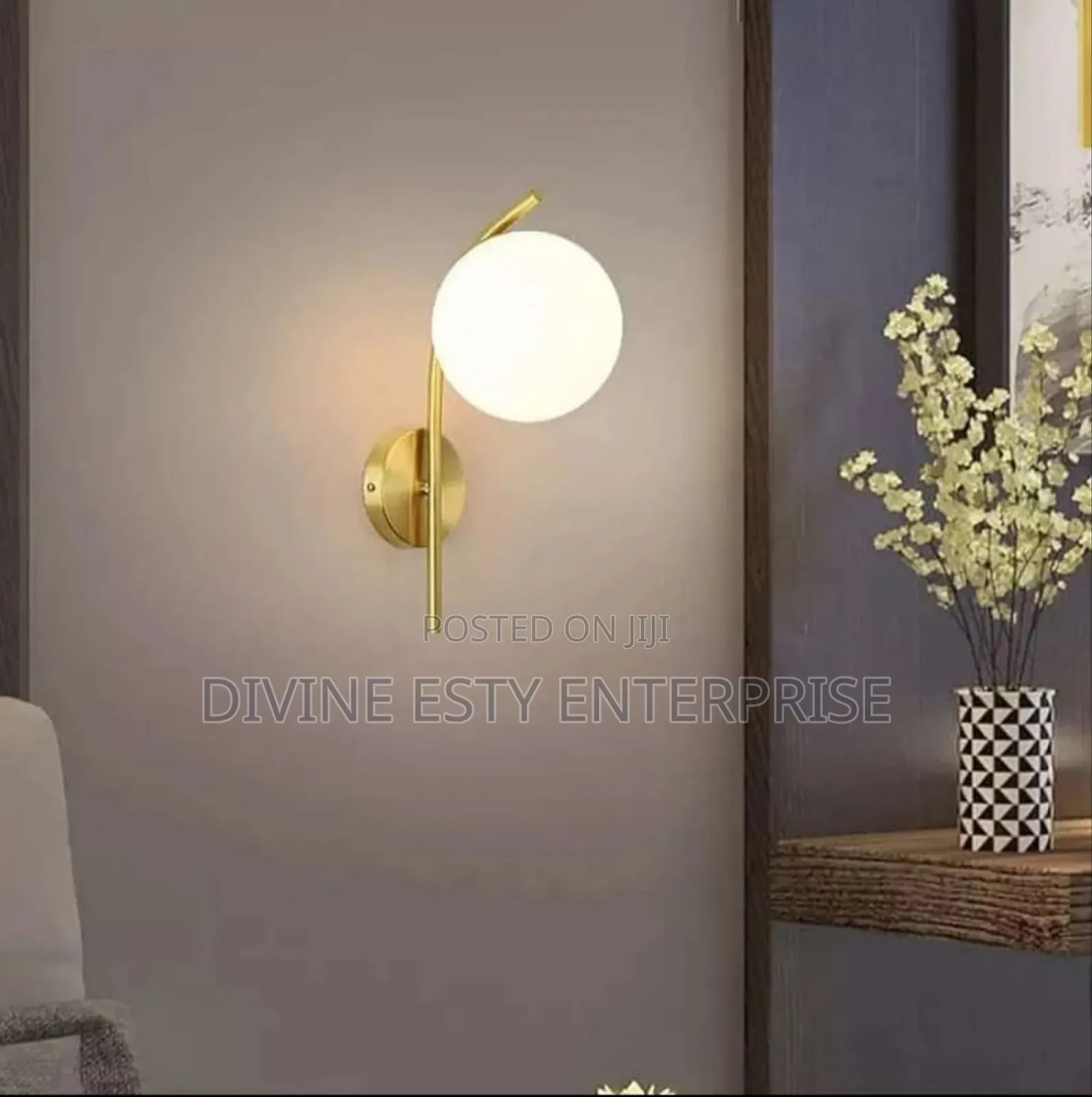 Modern Classic Wall Bracket