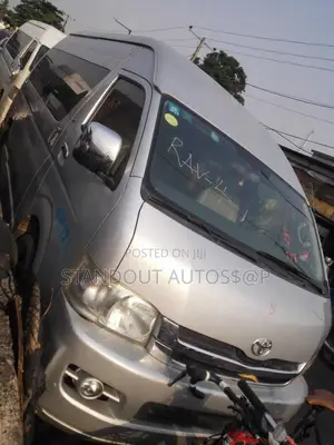 Toyota HiAce 2014 Silver
