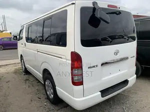 Toyota HiAce 2011 White