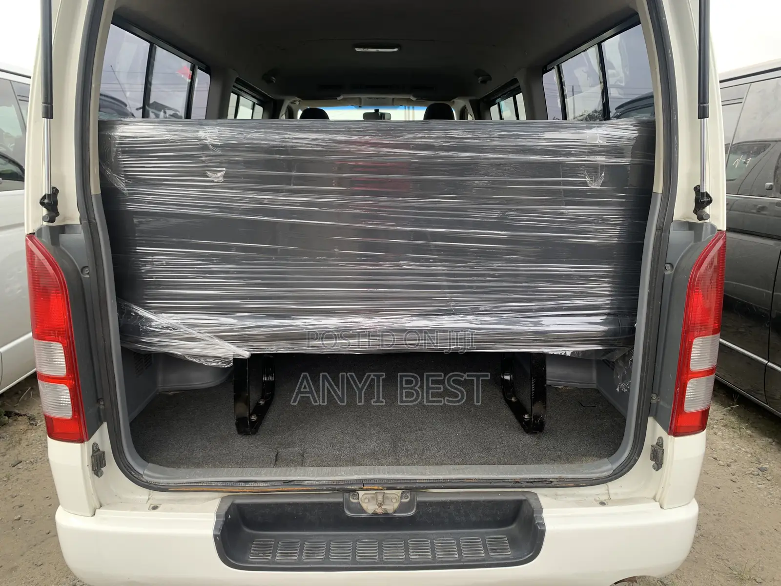 Toyota HiAce 2011 White