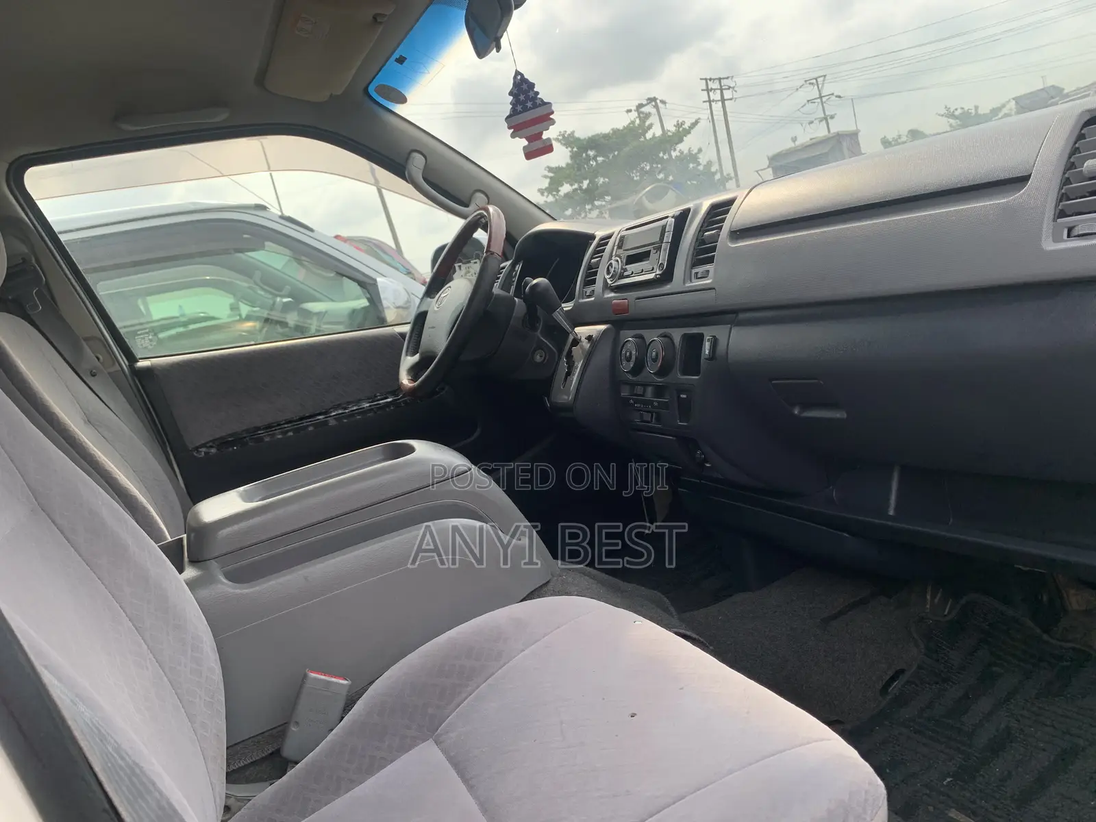 Toyota HiAce 2011 White