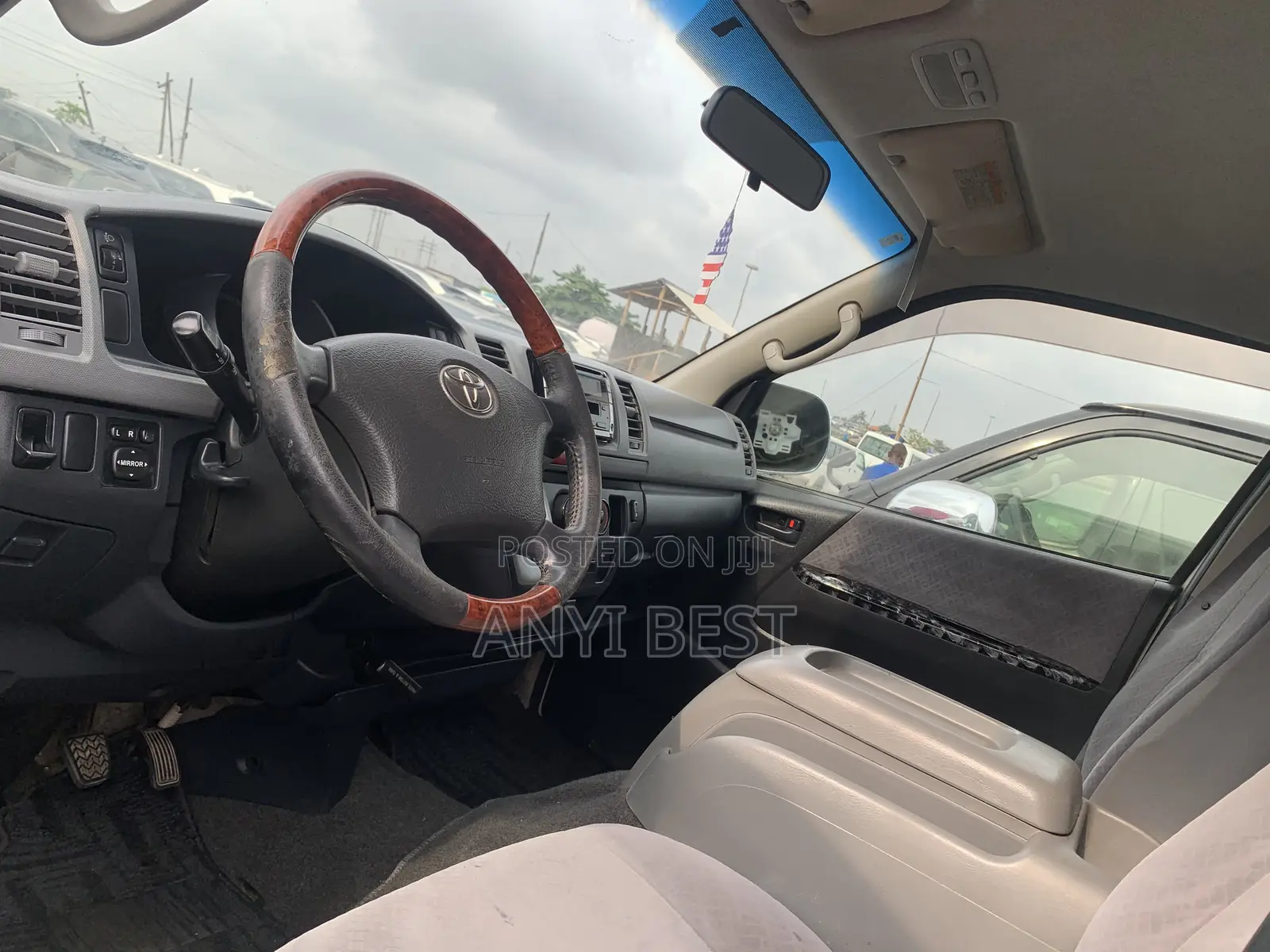 Toyota HiAce 2011 White
