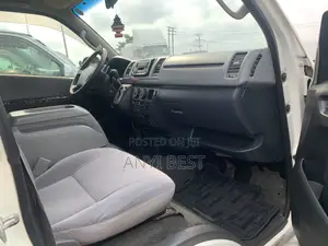 Toyota HiAce 2011 White