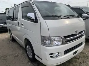 Toyota HiAce 2011 White