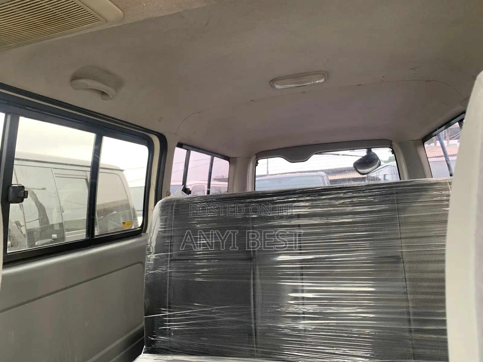 Toyota HiAce 2011 White