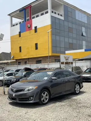 Toyota Camry SE 4dr Sedan (2.5L 4cyl 6A) 2014 Gray