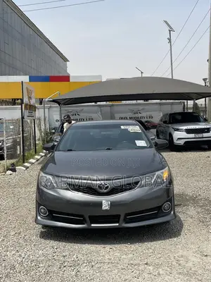 Toyota Camry SE 4dr Sedan (2.5L 4cyl 6A) 2014 Gray