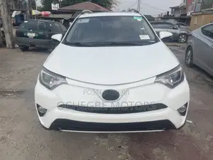 Toyota RAV4 XLE AWD (2.5L 4cyl 6A) 2016 White