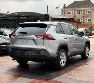 Toyota RAV4 LE AWD 2024 Silver