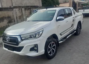 Toyota Hilux Revo Double Cab Petrol 2.7 AWD 2019 White