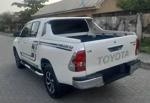 Toyota Hilux Revo Double Cab Petrol 2.7 AWD 2019 White