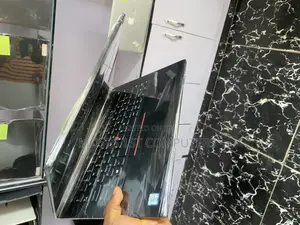 New Laptop Lenovo 8GB Intel Core i5 SSD 256GB