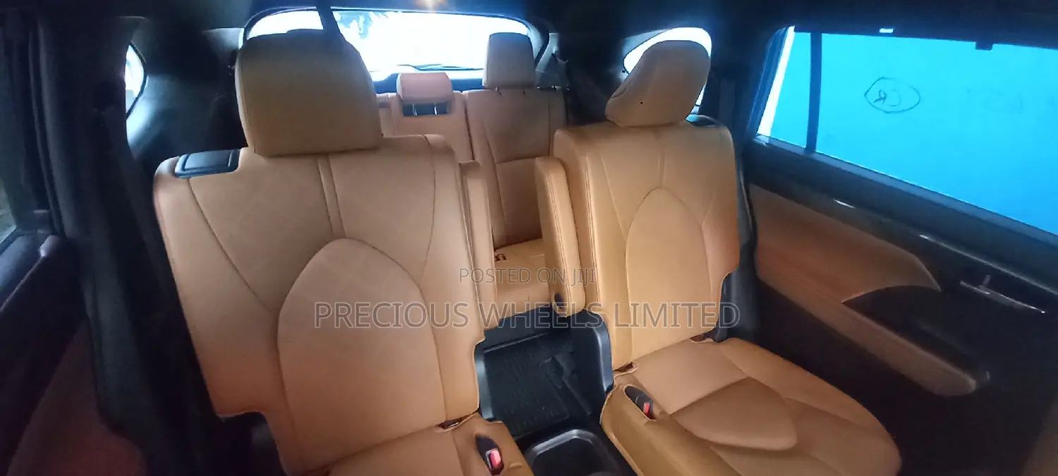 Toyota Highlander 2022 Blue