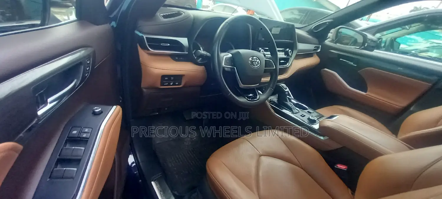 Toyota Highlander 2022 Blue