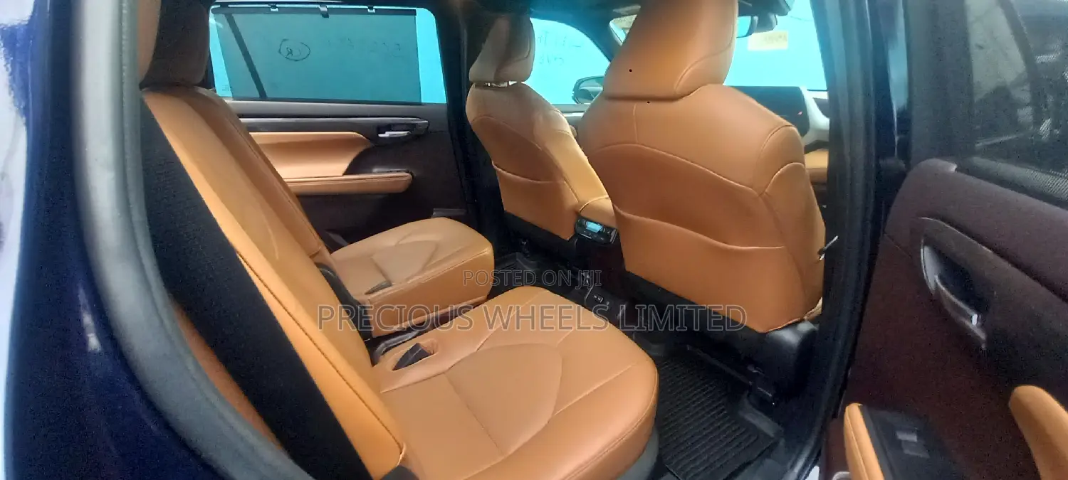 Toyota Highlander 2022 Blue
