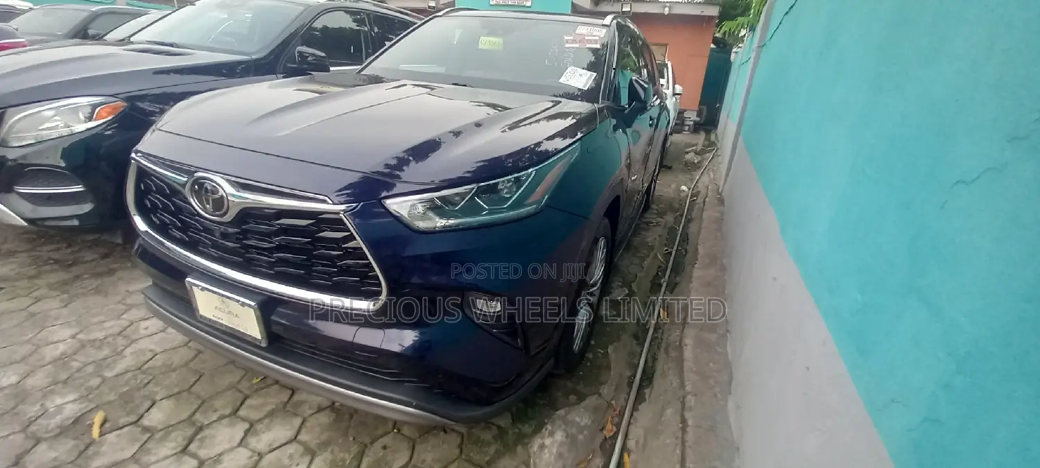 Toyota Highlander 2022 Blue