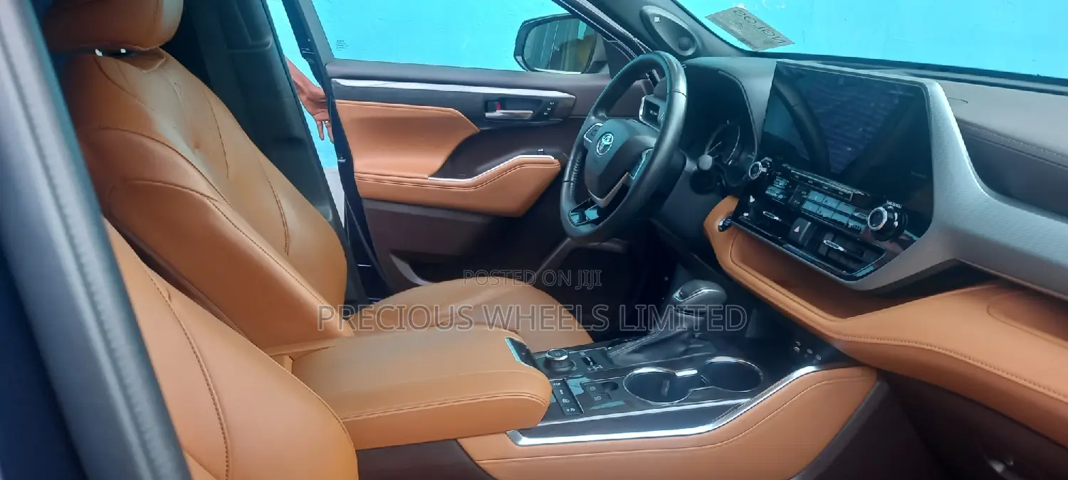 Toyota Highlander 2022 Blue