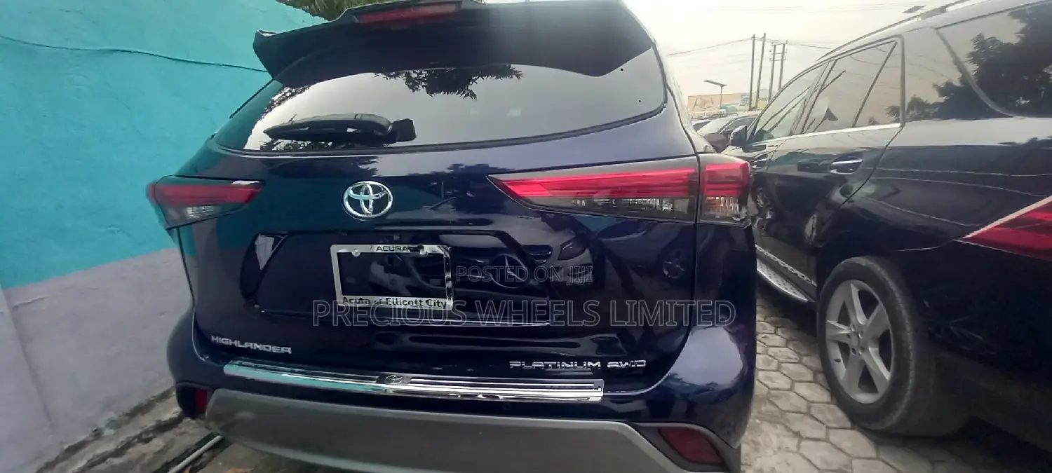 Toyota Highlander 2022 Blue