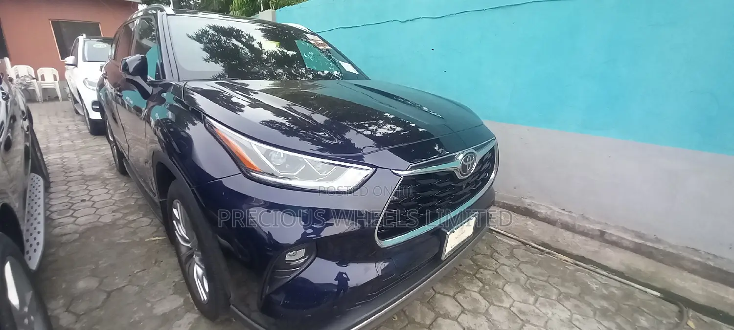 Toyota Highlander 2022 Blue