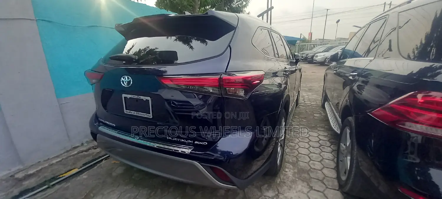 Toyota Highlander 2022 Blue